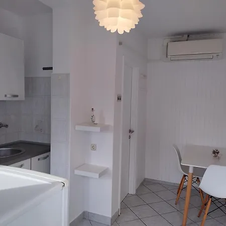 Vanesa 2 Apartment *