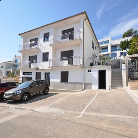 Vanesa 2 Apartment